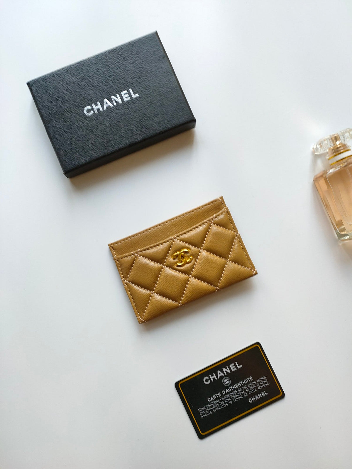 CHANEL CARD HOLDER 11.2 AMBER GRAINED CALFSKIN GOLD ICON
