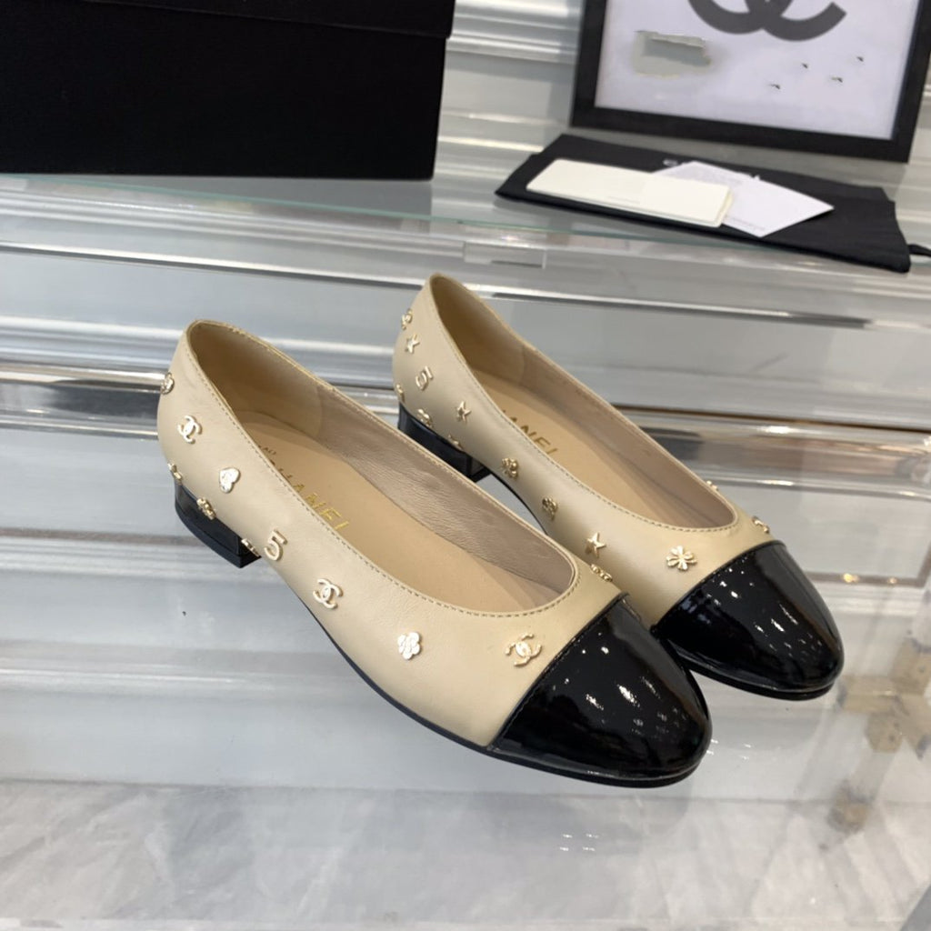 CHANEL ballet flat beige black lamskin with multi logo