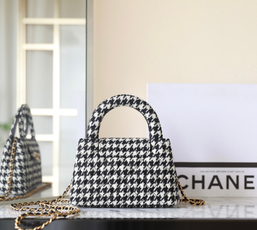 CHANEL 25S KELLY BAG 19 CM IN BLACK MIX WHITE TWEED WITH GOLD HARDWARE