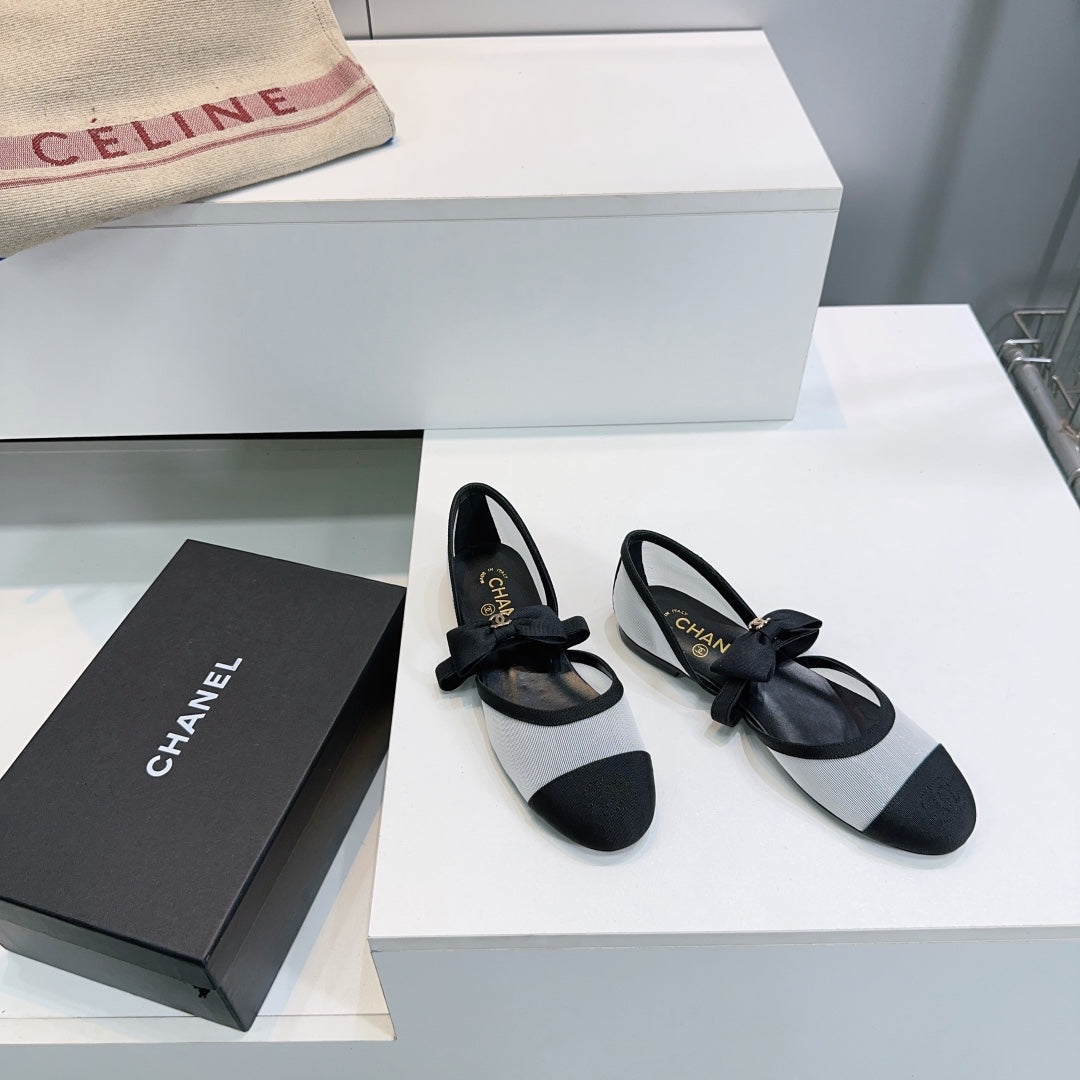 CHANEL FLAT MARY JANE SHOES 25S IN WHITE MIX BLACK MESH FABRIC EMBOSSED LOGO WITH BOW