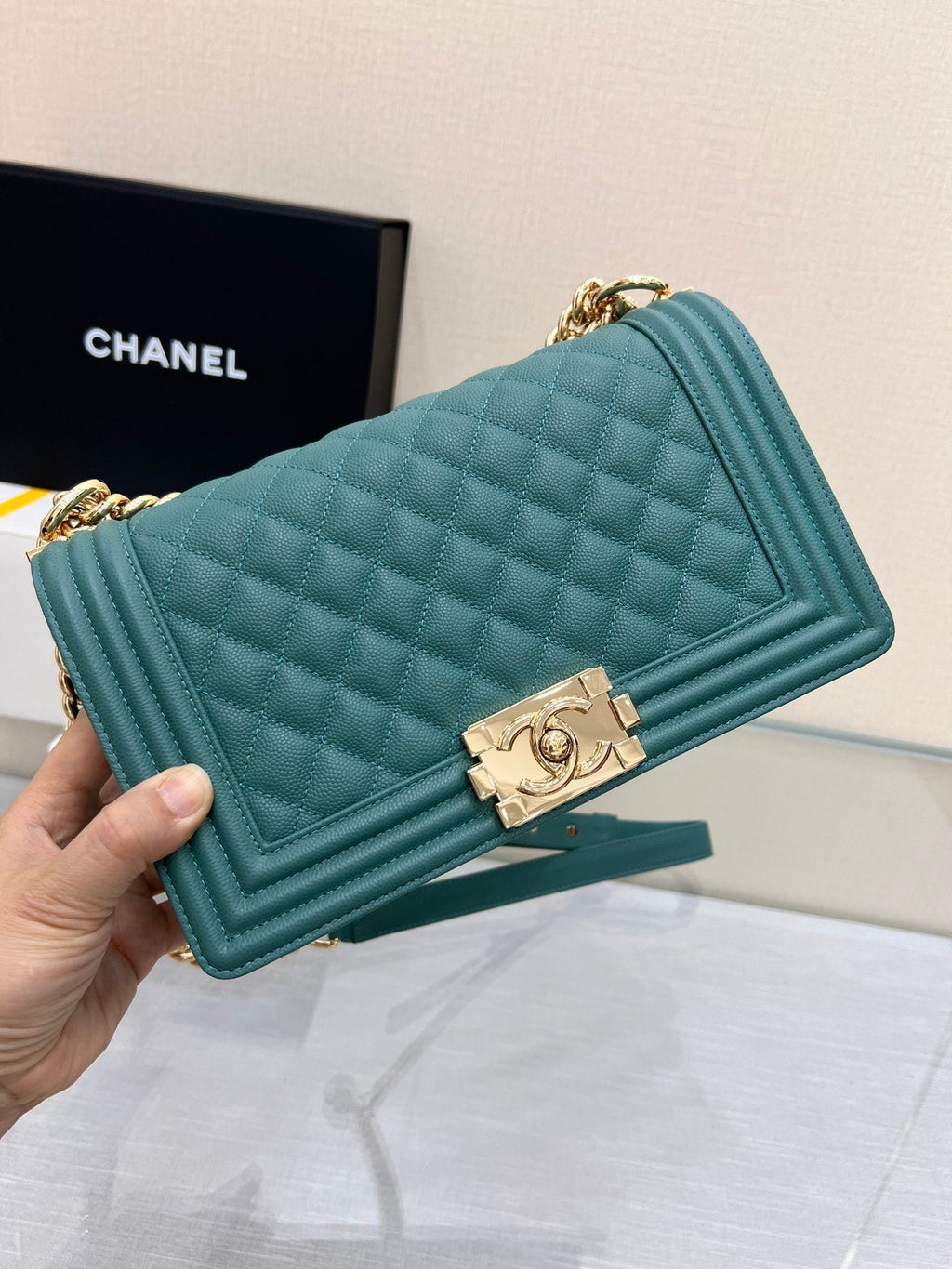 CHANEL BOY BAG MEDIUM 25 EVERGREEN CAVIAR GOLD HARDWARE