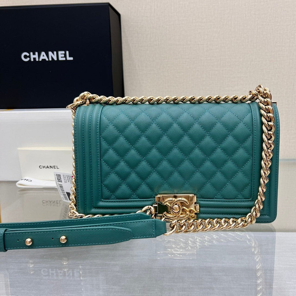CHANEL BOY BAG MEDIUM 25 EVERGREEN CAVIAR GOLD HARDWARE