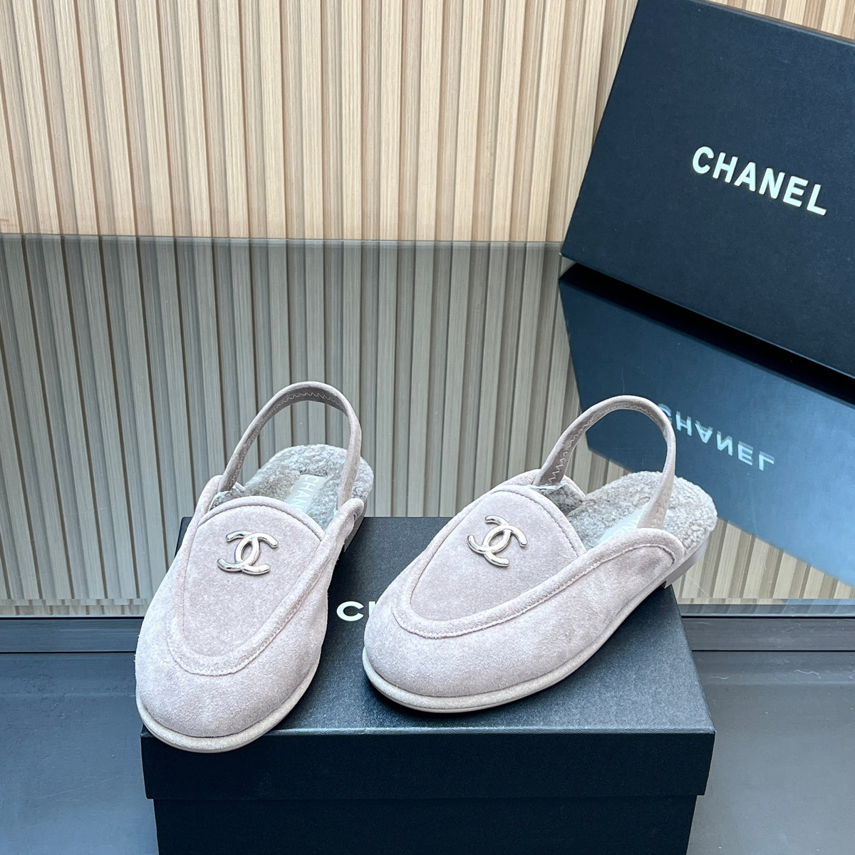 CHANEL 25S BACK STRAP MULE 15MM IN LIGHT PURPLE SUEDE AND WOOL SILVER HARDWRE