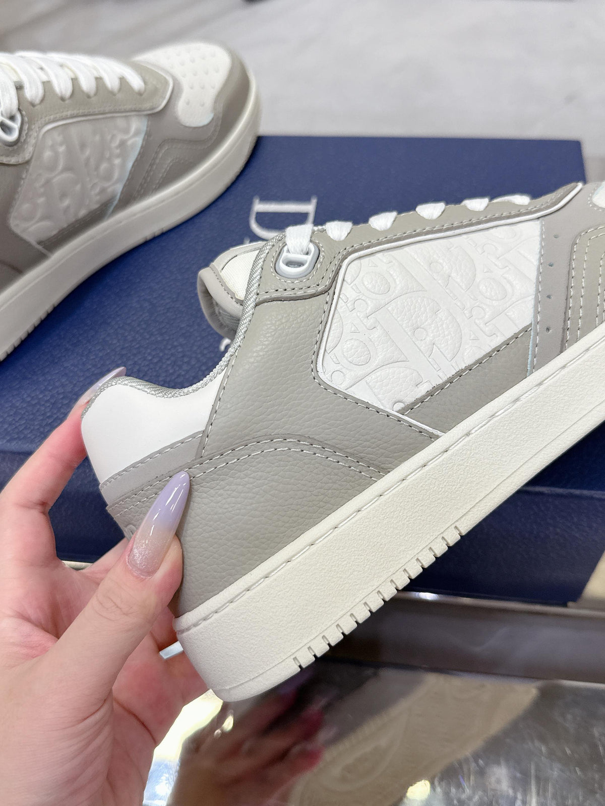 DIOR 25S B27 UPTOWN LOW-TOP SNEAKERS IN GREY MIX CREAM WHITE CALFSKIN STYLE 4