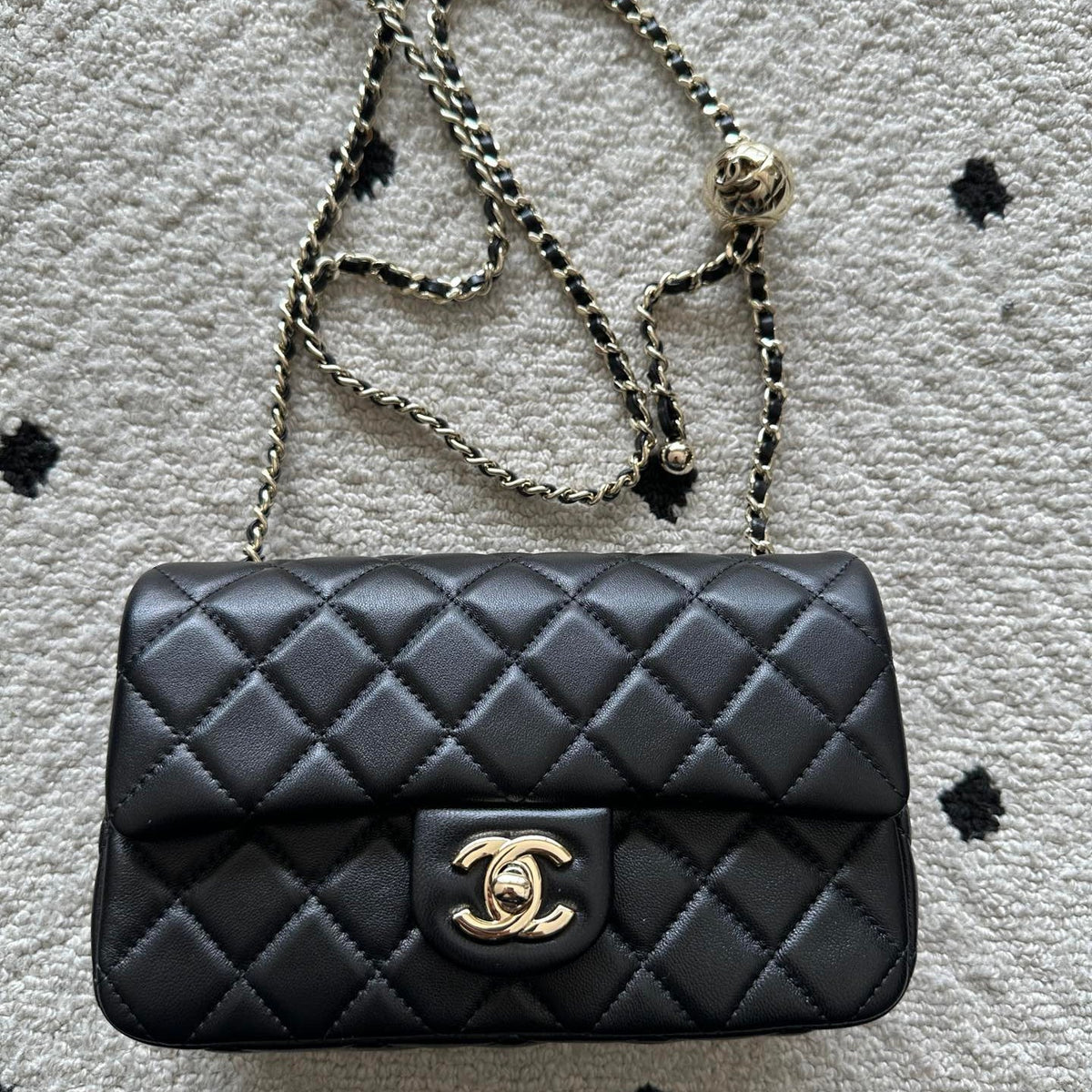 CHANEL 25S CLASSIC FLAP BAG MINI 20 IN BLACK LAMBSKIN WITH GOLD HARDWARE