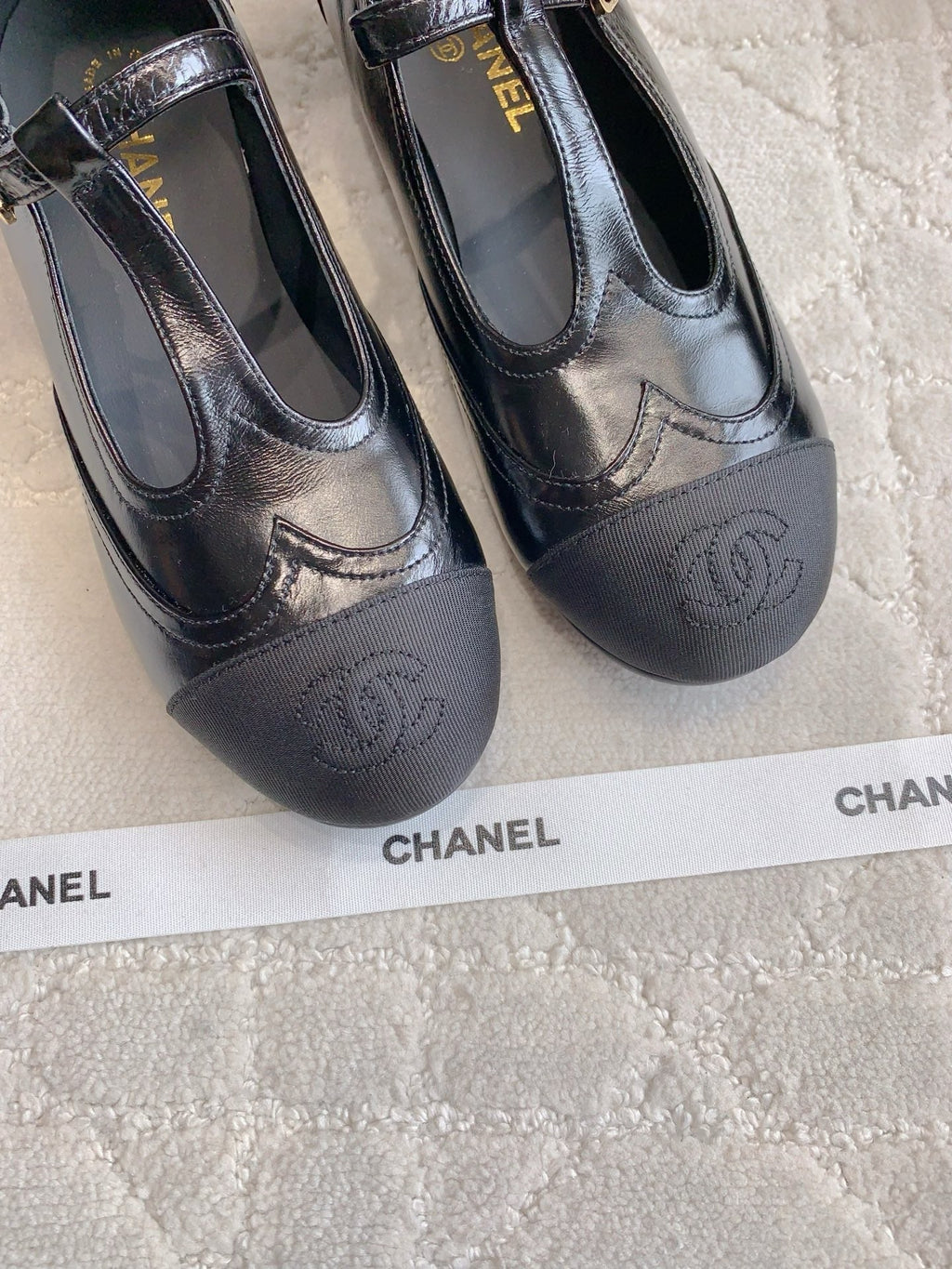 CHANEL 25S MARY JANE IN BLACK FULL CALFSKIN AND CANVAS GOLD HARDWARE