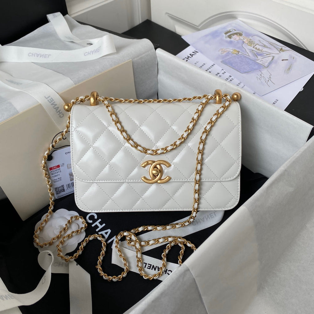CHANEL FLAP BAG 22 IN WHITE CALFSKIN WITH DOUBLE GOLD BALL