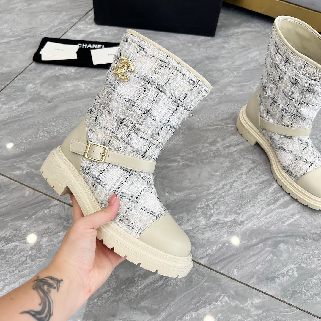 CHANEL 25S MID-CALF BOOTS 45MM IN BEIGE CALFSKIN AND WHITE TWEED GOLD HARDWRE