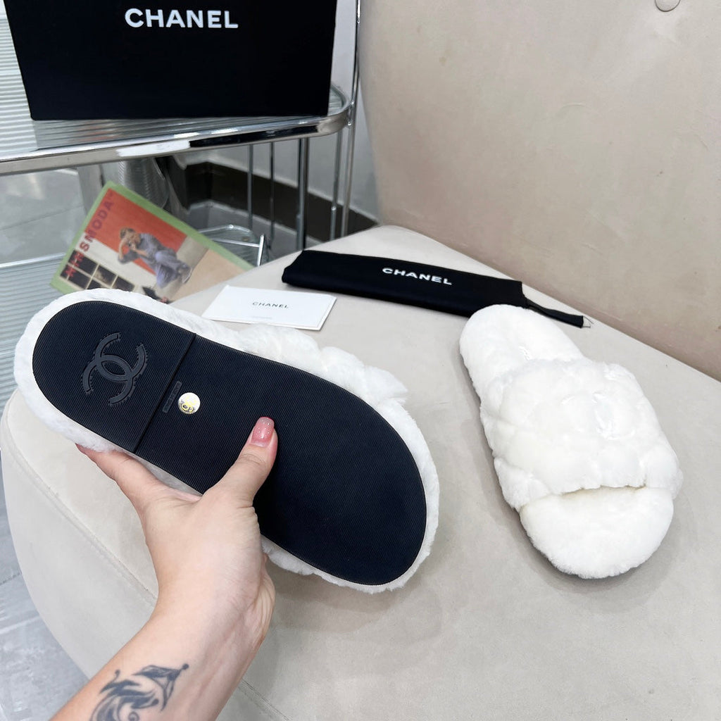 CHANEL 25S FUR SLIPPERS WITH EXPOSED-STITCH STRAPS IN WHITE