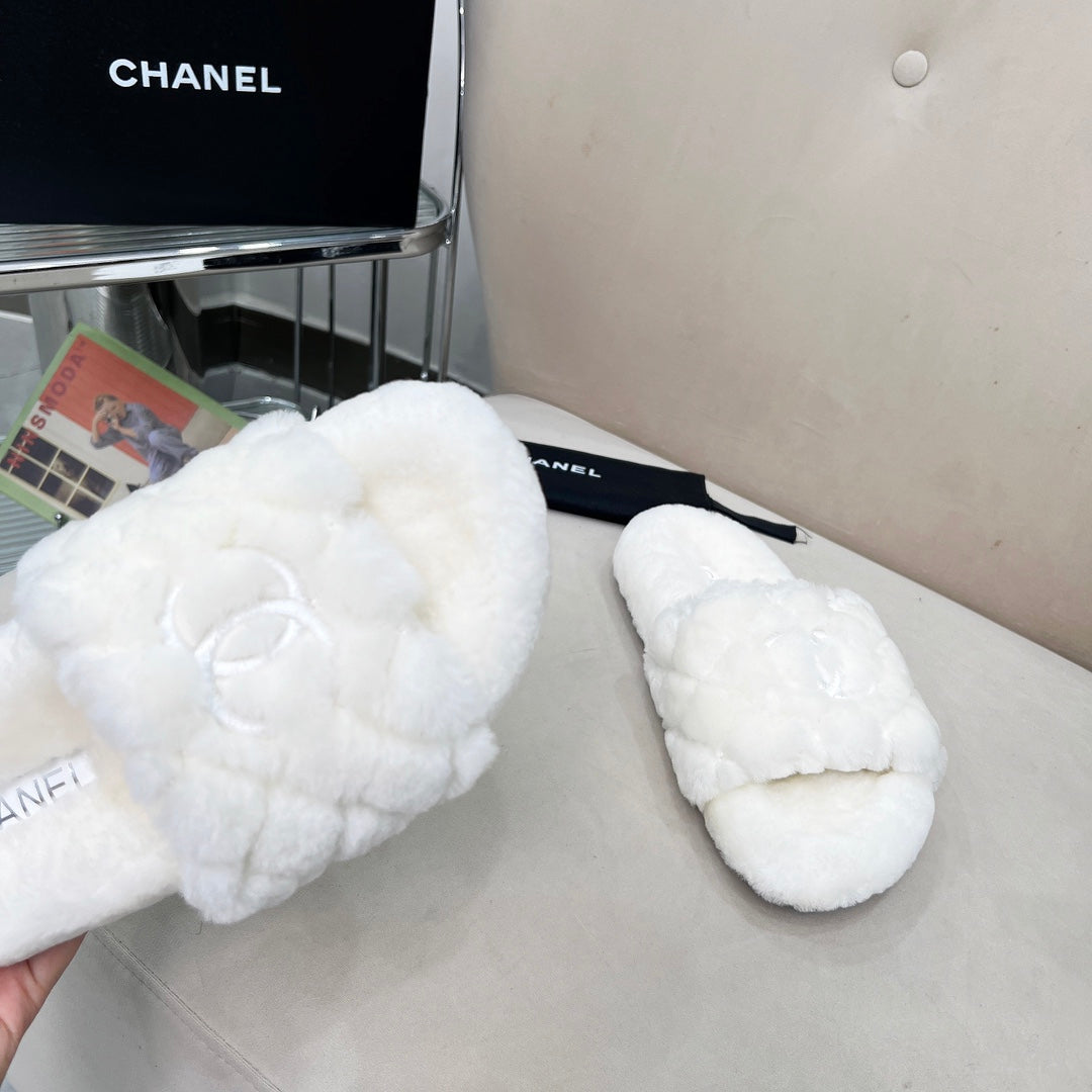 CHANEL 25S FUR SLIPPERS WITH EXPOSED-STITCH STRAPS IN WHITE