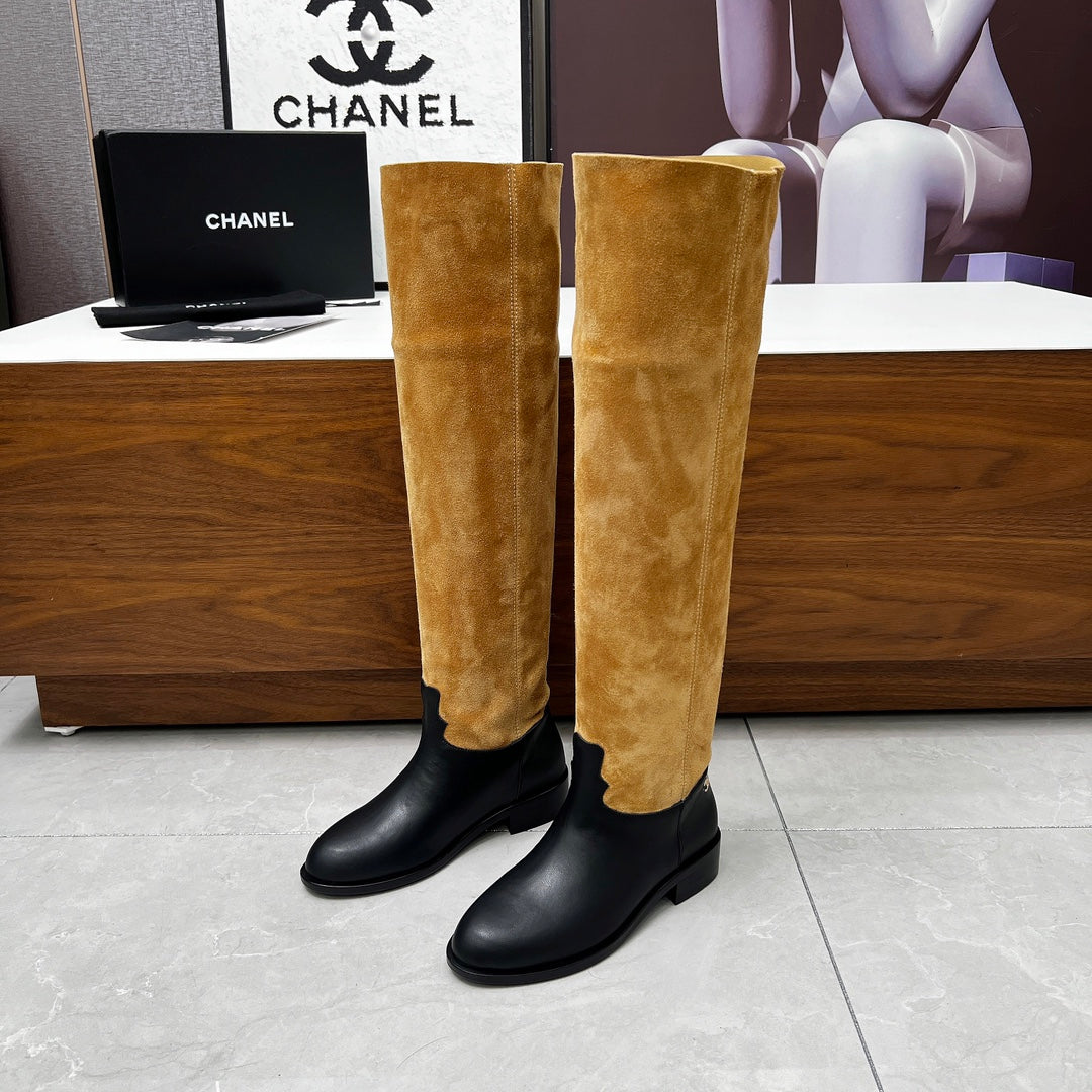 CHANEL 25S KNEE-HIGH BOOTS 35MM IN BLACK CALFSKIN AND CARAMEL SUEDE
