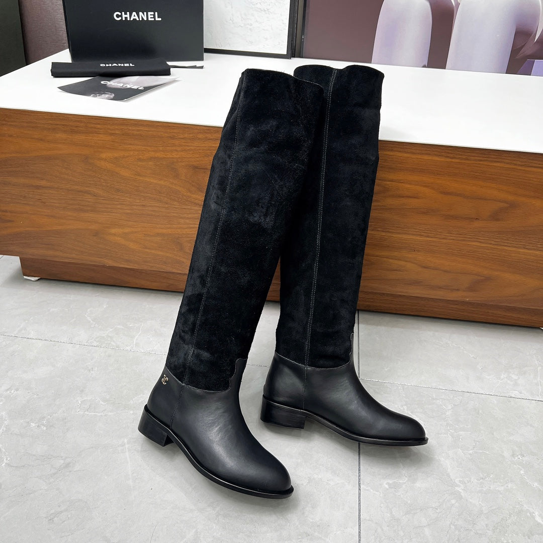CHANEL 25S KNEE-HIGH BOOTS 35MM IN BLACK CALFSKIN AND SUEDE
