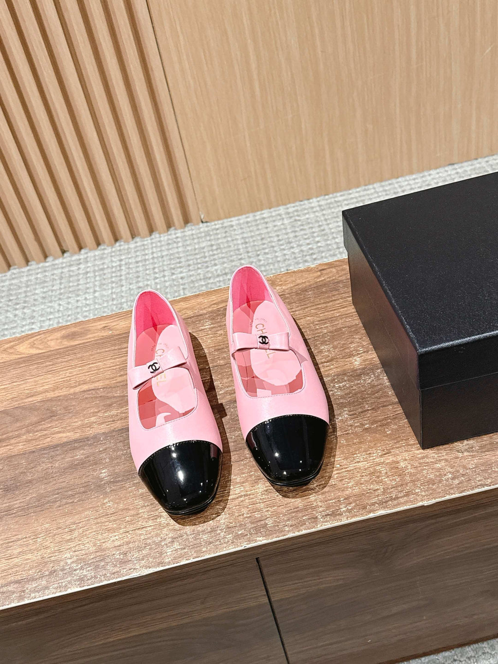 CHANEL 25S BALLET MARY JANES BLACK AND PINK IN CALFSKIN
