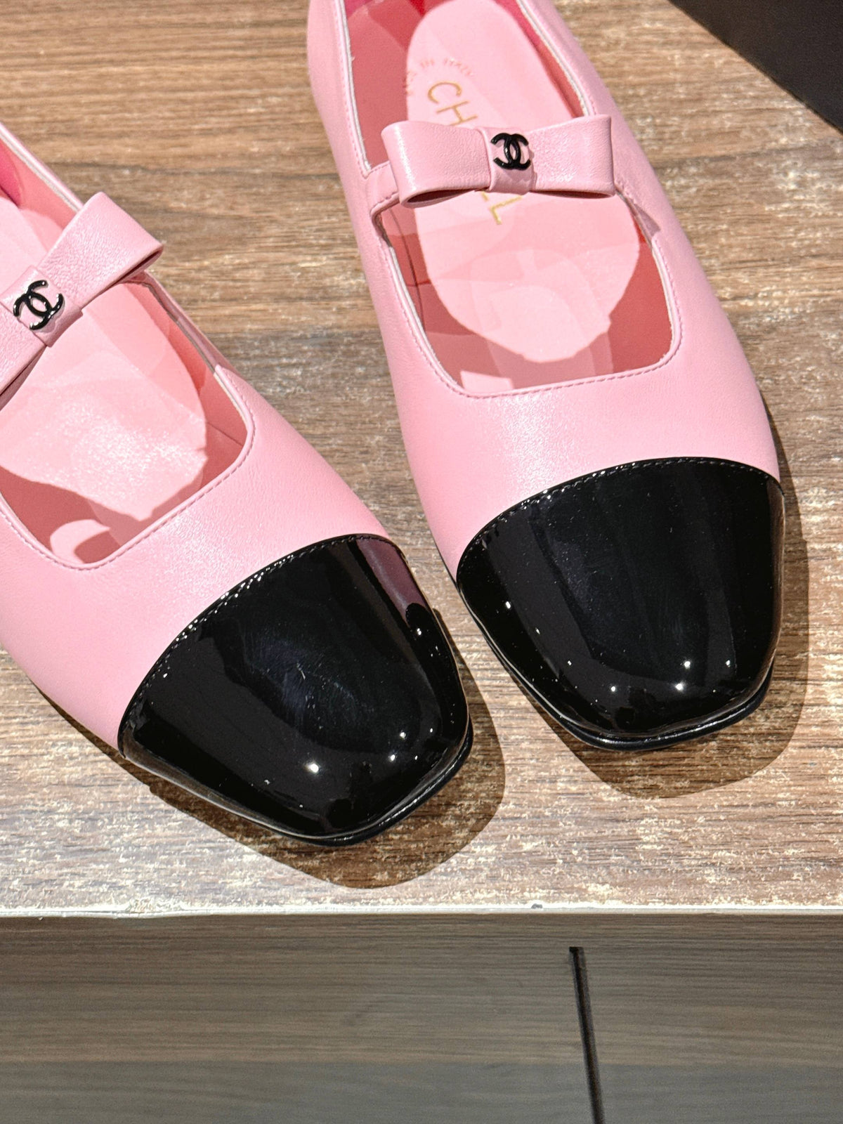 CHANEL 25S BALLET MARY JANES BLACK AND PINK IN CALFSKIN