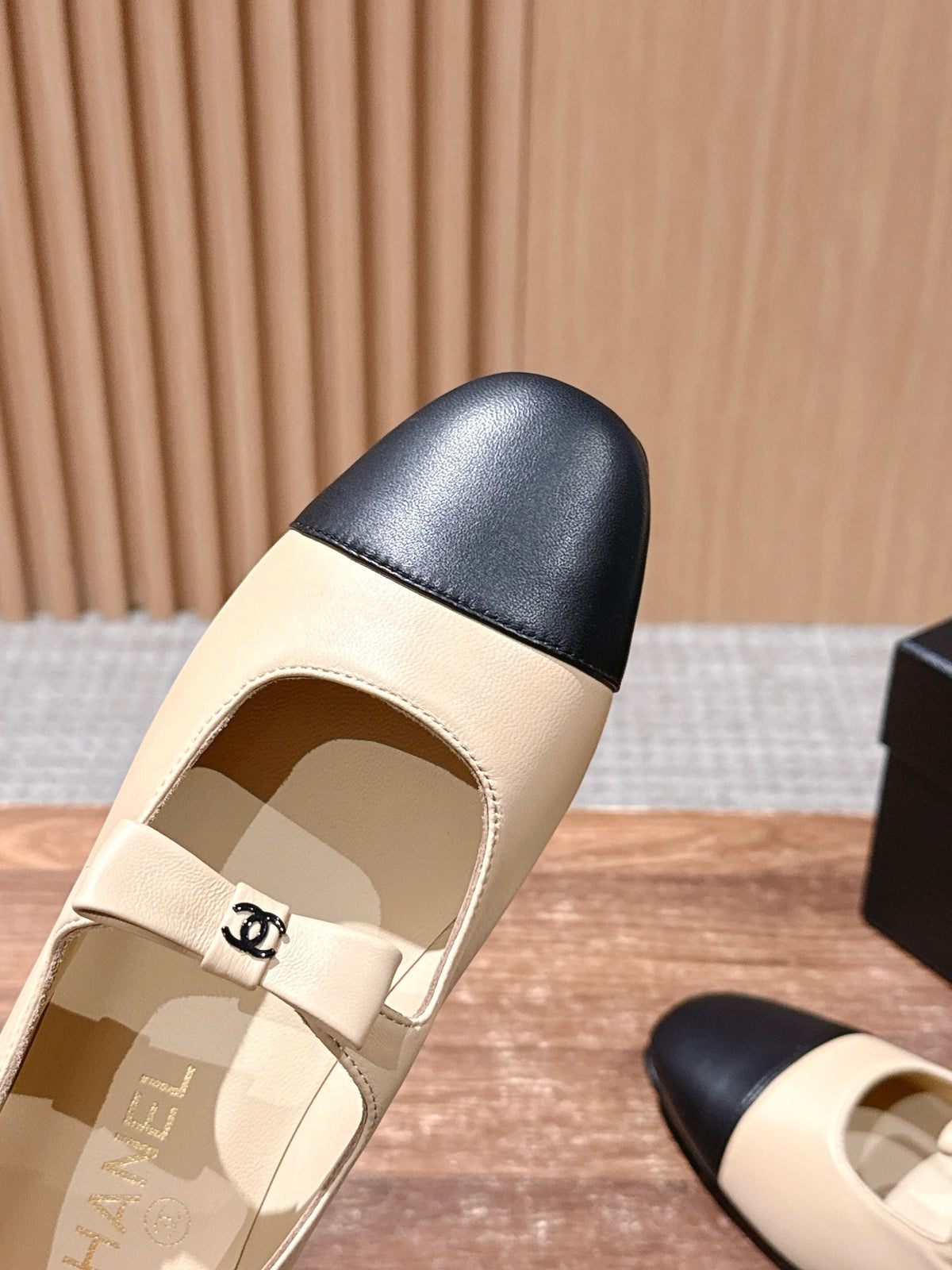 CHANEL 25S BALLET MARY JANES BEIGE AND BLACK IN CALFSKIN