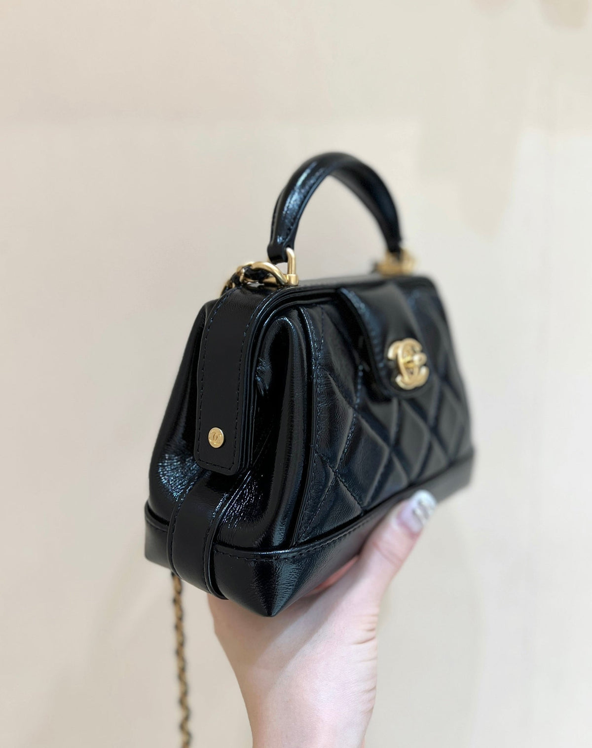CHANEL TOP HANDLE BAG 18 IN BLACK OIL-WAX LAMBSKIN GOLD HARDWARE