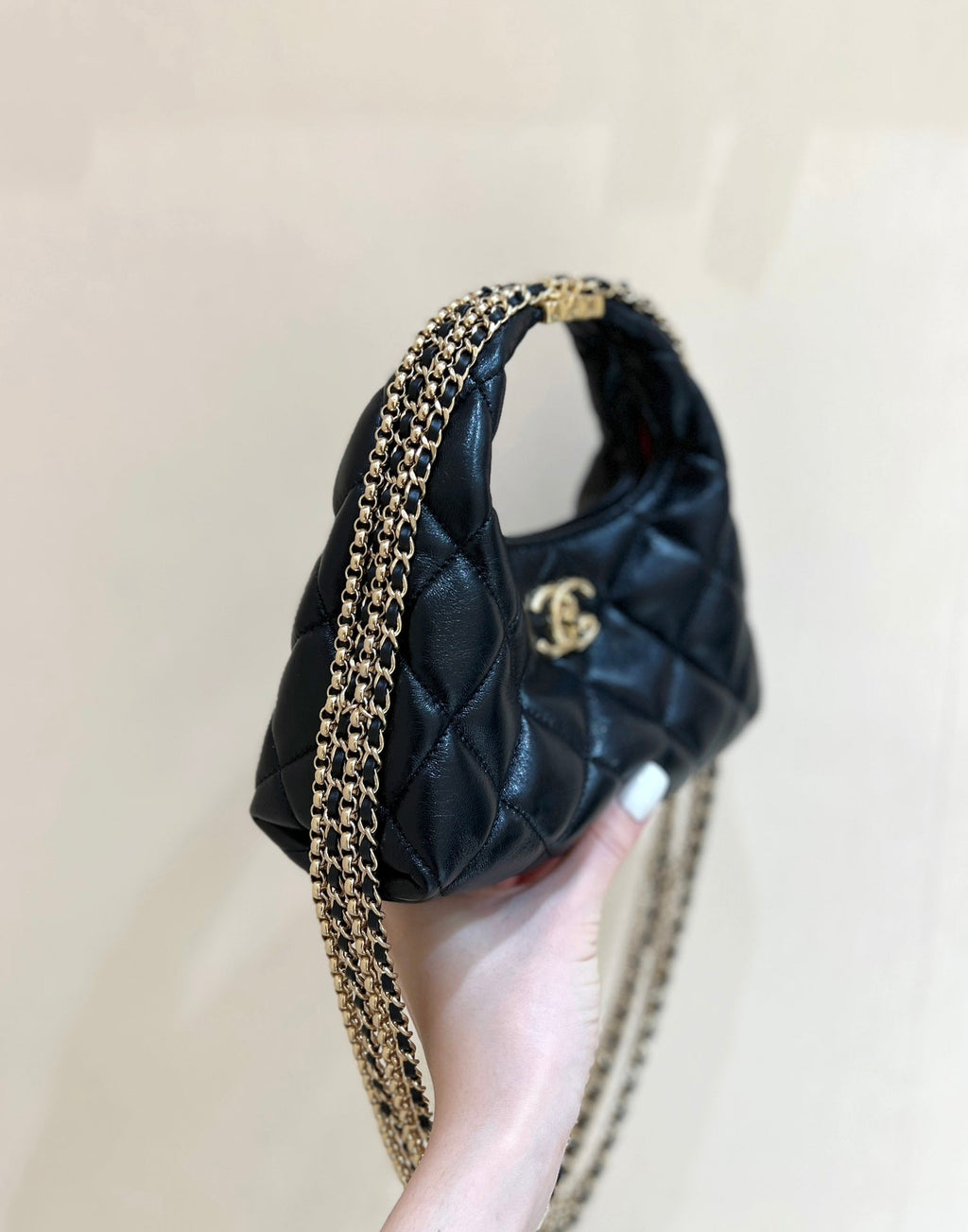 CHANEL HOBO 20 IN BLACK CALFSKIN GOLD HARDWARE