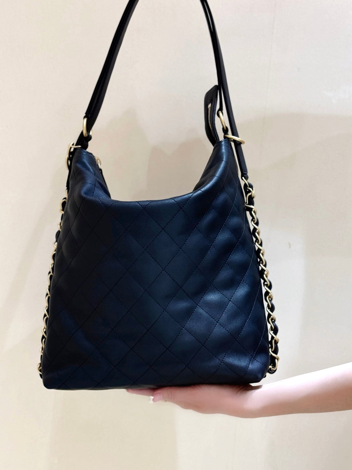 CHANEL 25S MEDIUM MAXIUM OLD HOBO BAG 33 IN BLACK CALFSKIN